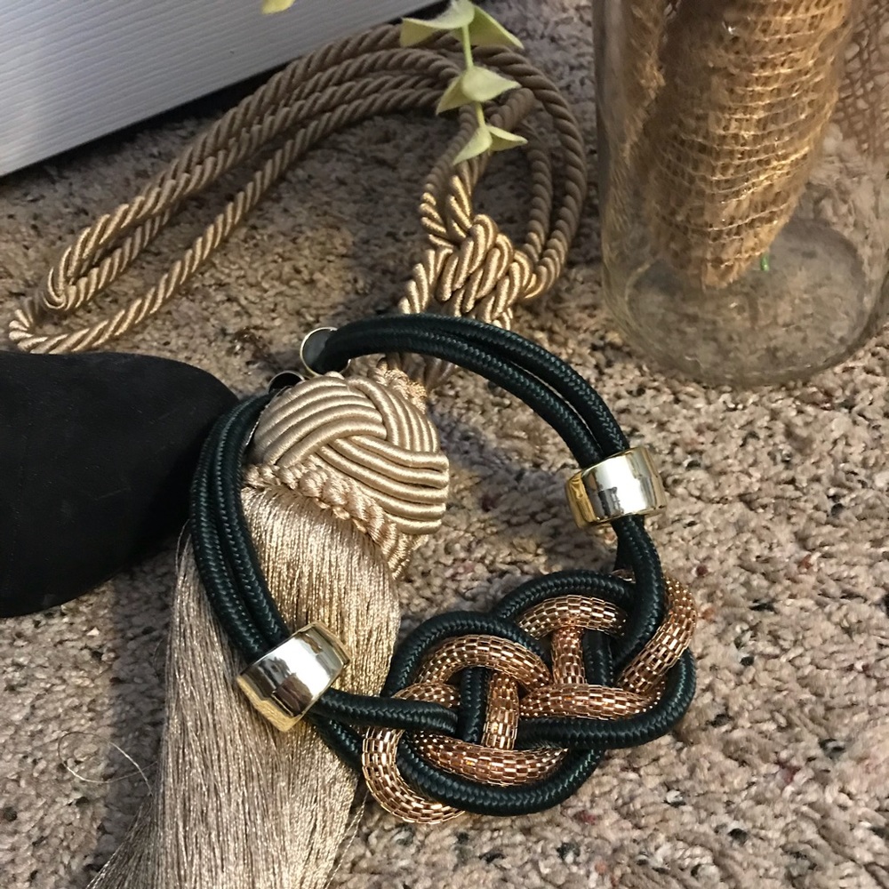 🖤💛FABULOUS statement necklace🤩